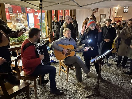 Slavnostně jsme rozsvítili vánoční strom v Michelském dvoře