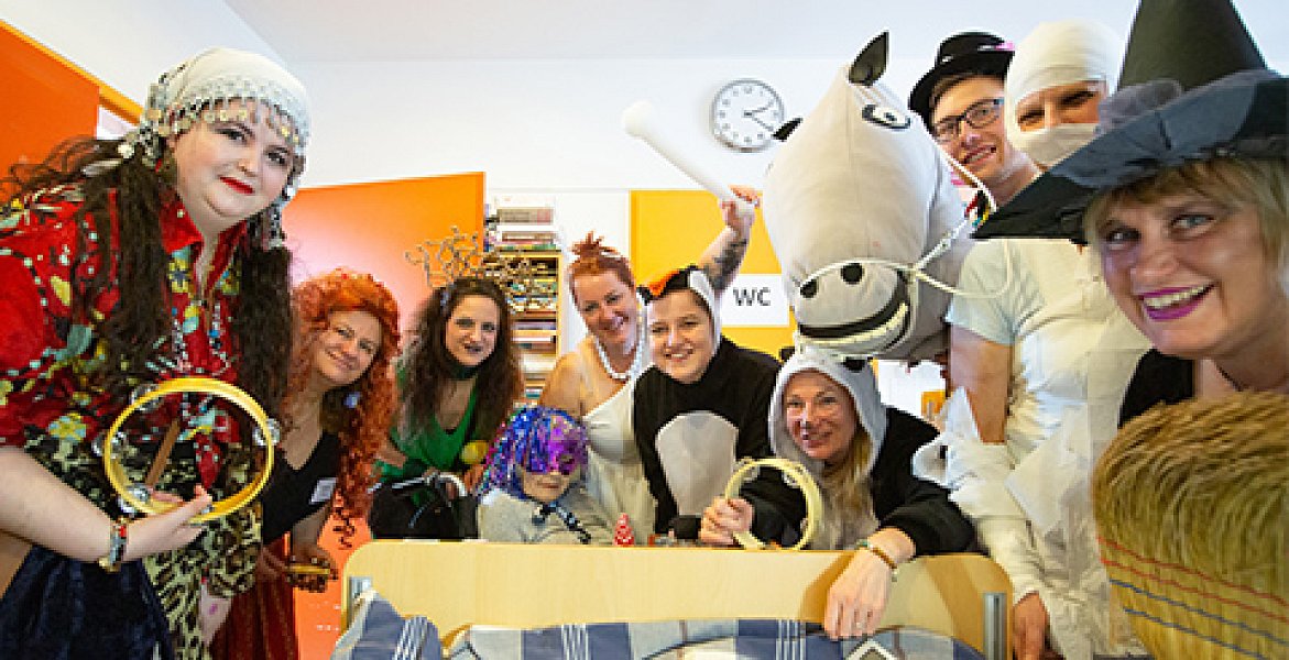 Fotogalerie: Masopustní veselí v Sue Ryder