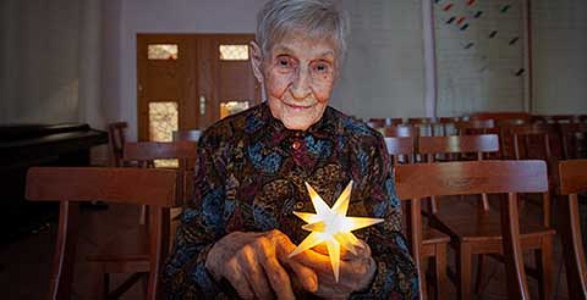 Become a star for the oldest among us - Donate a beautiful experience and the care they need every day to live